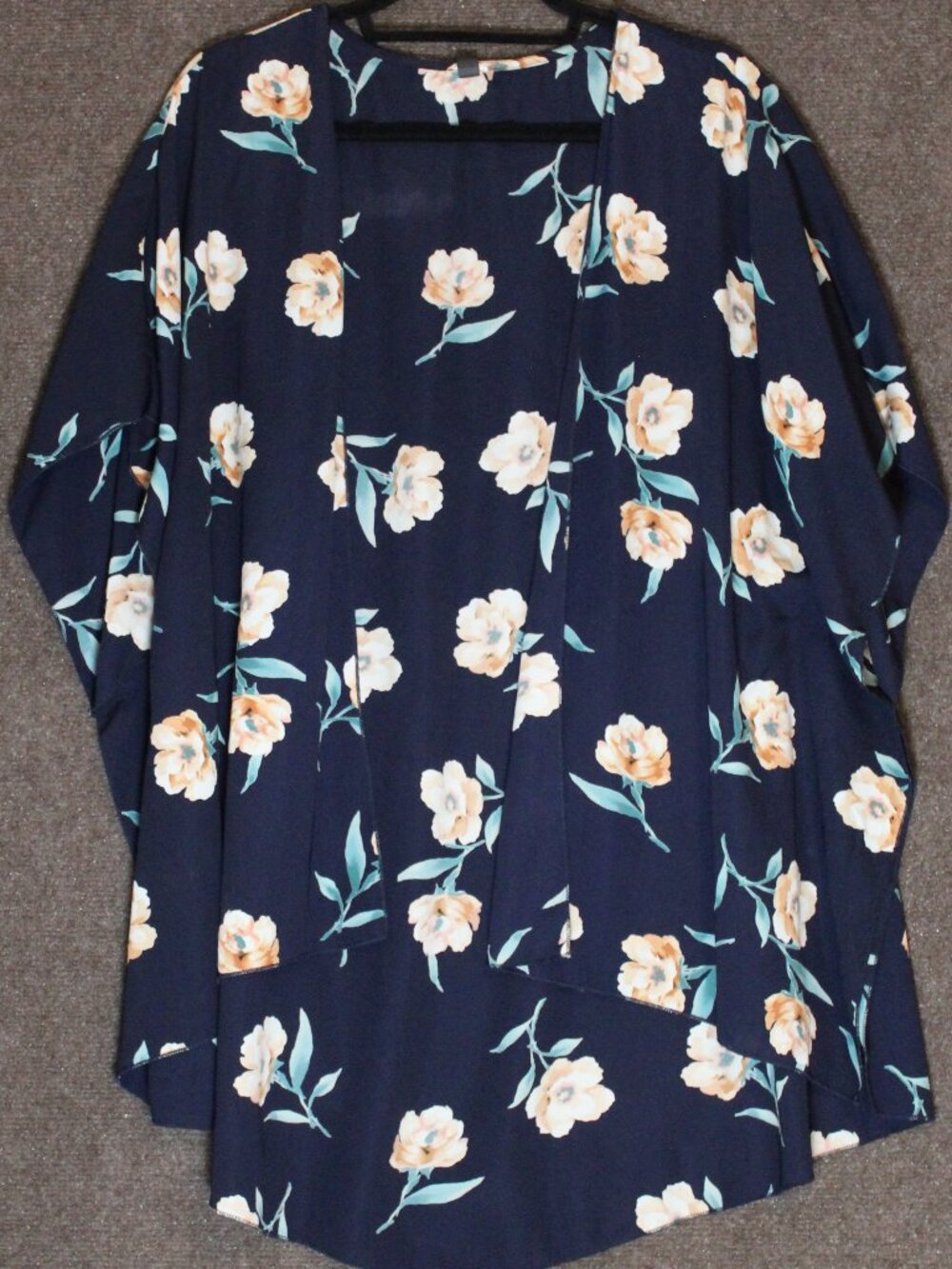 i Love it Size L? (no tag) Navy Blue/ Yellow Floral Kimono